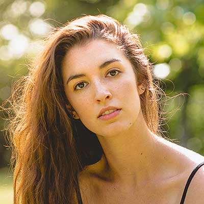 Image of happy travelling users, representing the testimonials section